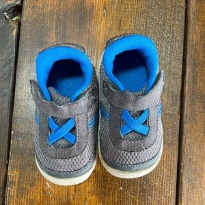 Stride Rite size 4 boy shoe.